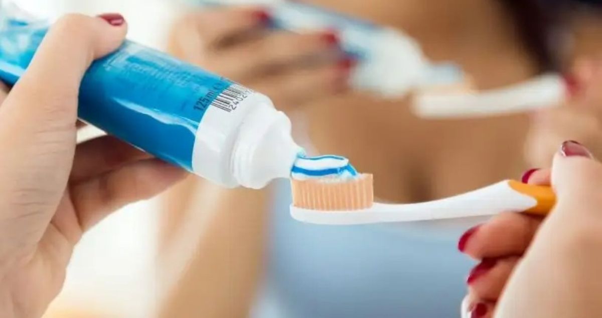 Pasta Dental Prohibida en Argentina Sigue Vendiéndose en Chile: Preocupación por el Fluoruro de Estaño