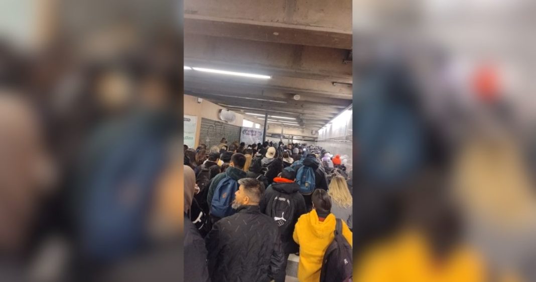 Problemas en el Metro: Línea 2 presenta retrasos en hora punta