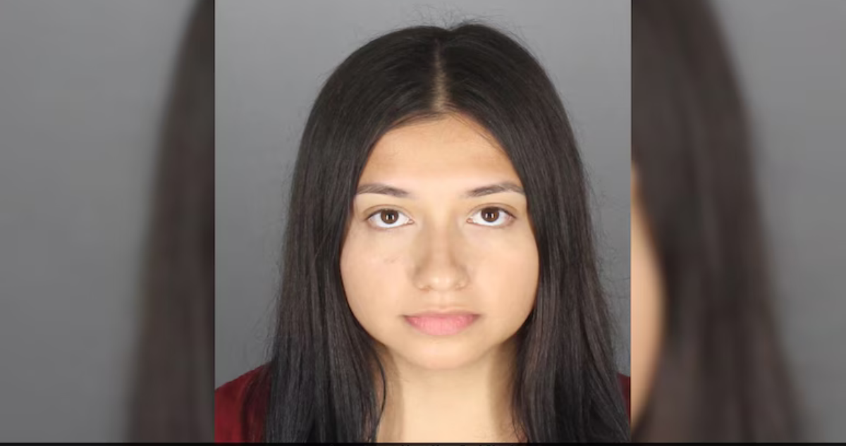 Profesora de 26 años detenida por relación con alumno de 16: una colega la delató
