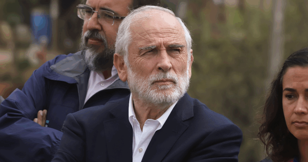 Reconstrucción Tras el Megaincendio: Ministro Montes Ordena Investigación y Pide Evitar Caricaturas