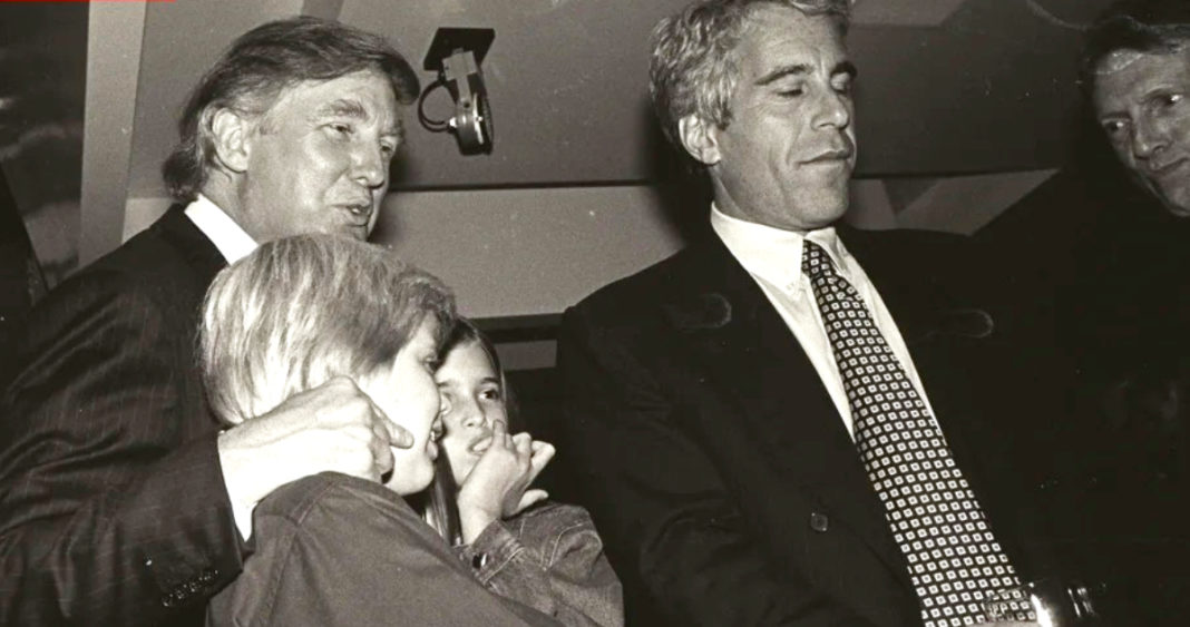 Reveladas Nuevas Imágenes Inéditas de Trump y Epstein: Una Relación Más Estrecha de lo Que Se Creía