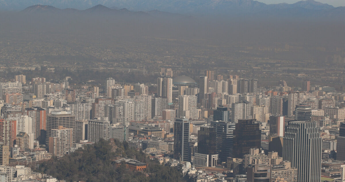 Santiago Enfrenta Alerta Ambiental: Prohibición de Estufas a Leña y Quemas Agrícolas