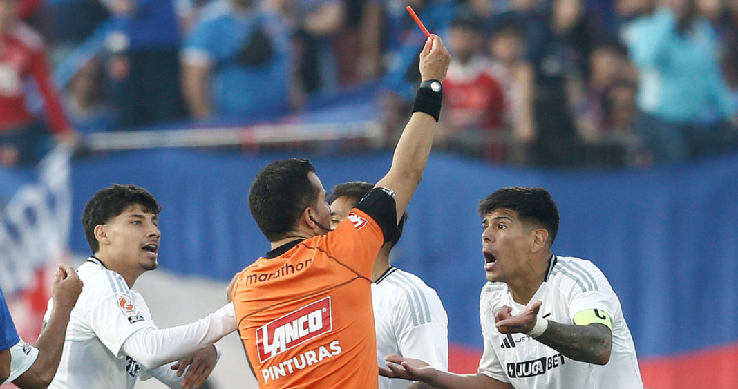 Superclásico Marcado por Expulsiones: Árbitro Revela Detalles de la Roja a Esteban Pavez