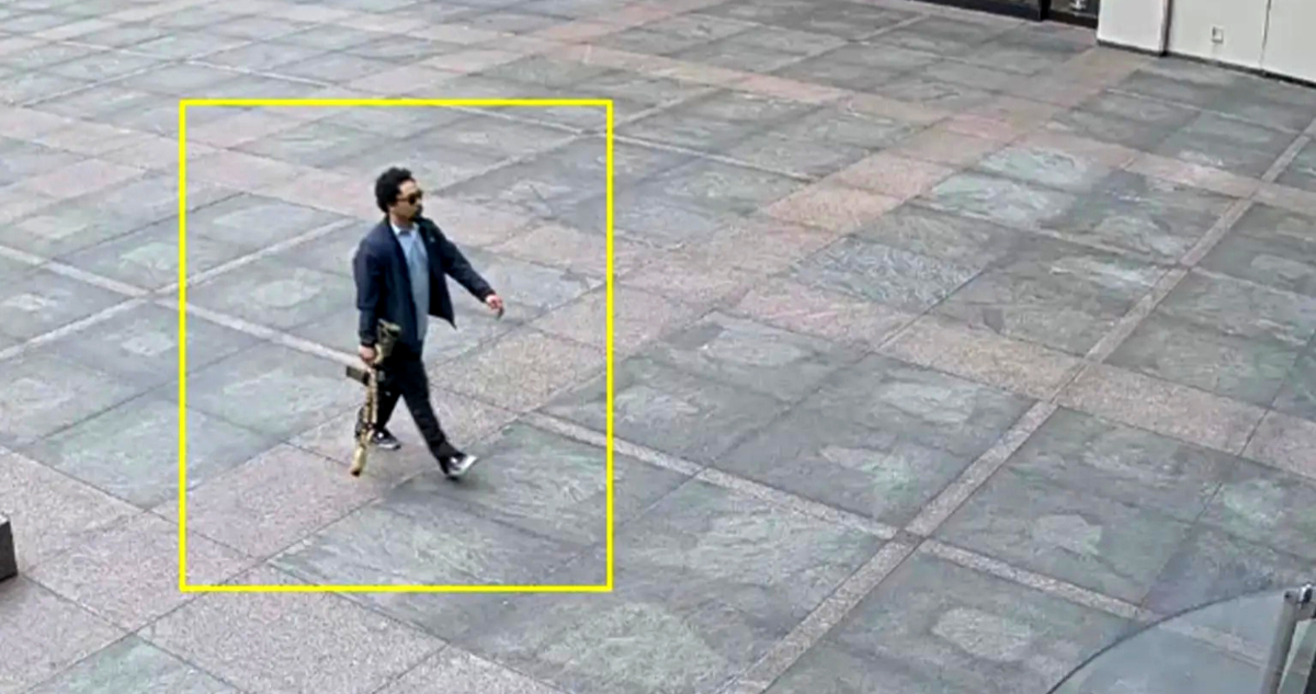 Tirador Solitario Ataca Edificio Emblemático en Nueva York: Un Policía Muerto y Civiles Heridos