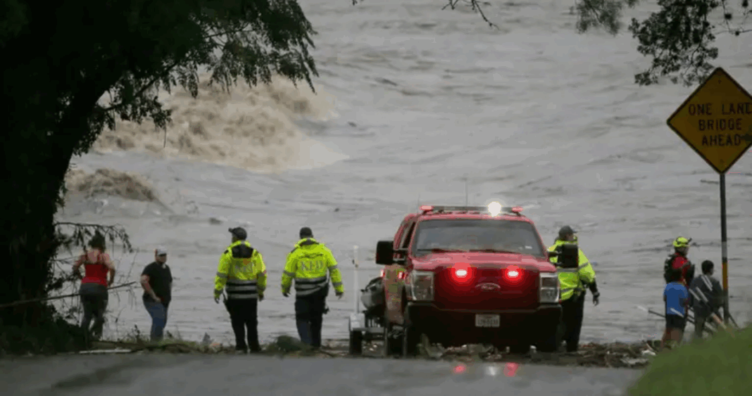 Tragedia en Texas: Inundaciones dejan 52 muertos y decenas de desaparecidos