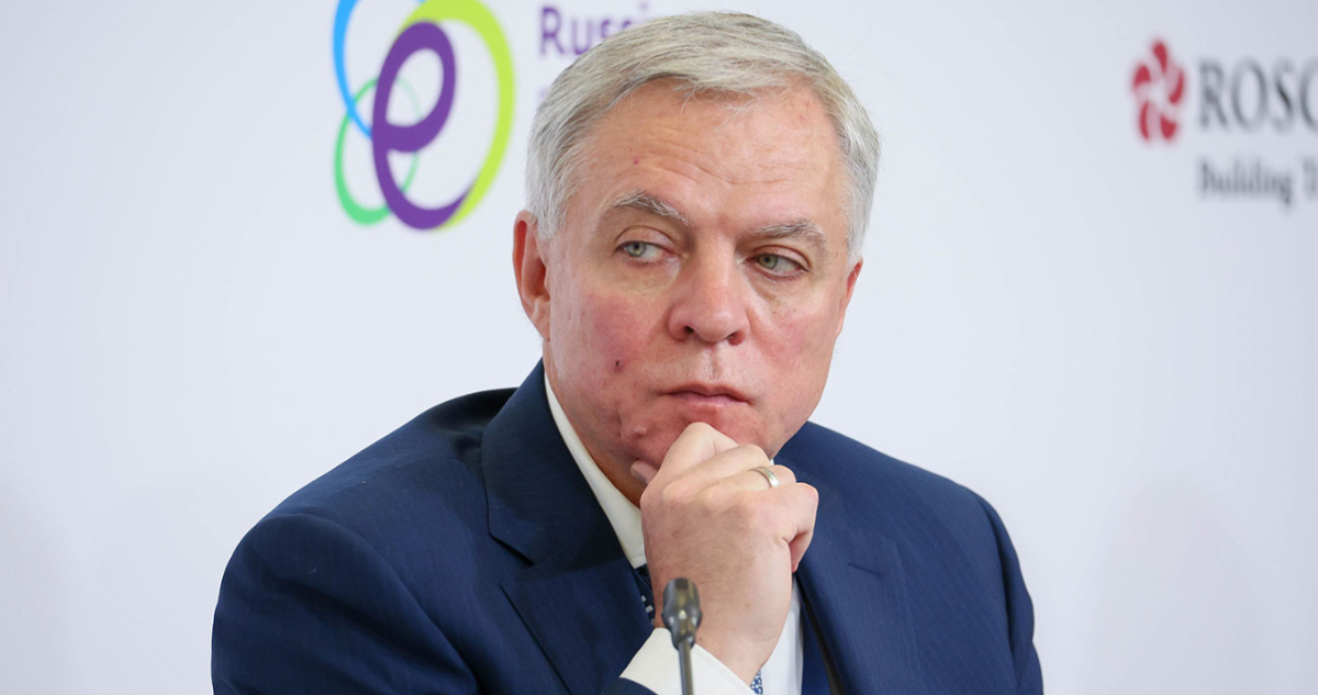Trágica Caída de Alto Ejecutivo Ruso: Misterio y Especulación Rodean la Muerte de Andréi Badalov