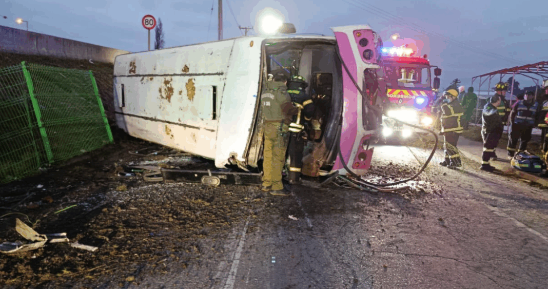 Trágico accidente de bus en Arauco: 1 muerto y 8 heridos de gravedad