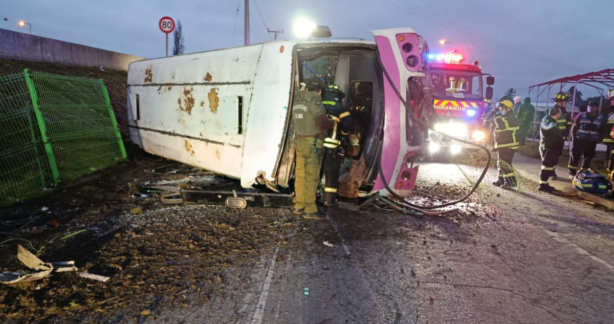 Trágico accidente de bus en Arauco: 1 muerto y 8 heridos de gravedad