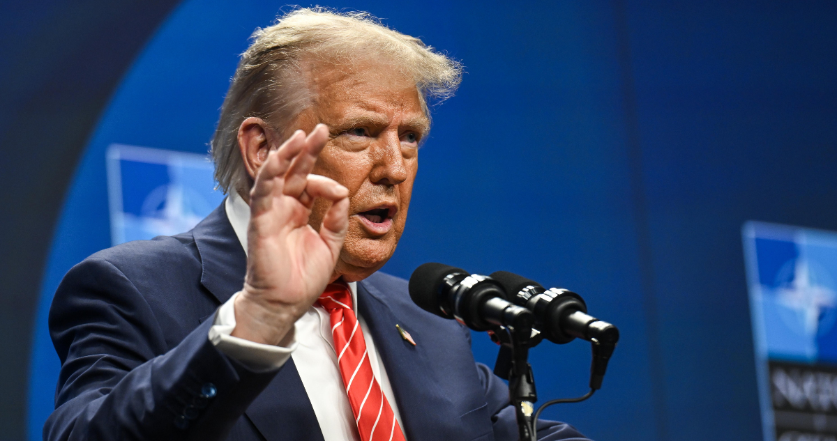 Trump amenaza con nuevos aranceles a países que se alineen con los BRICS
