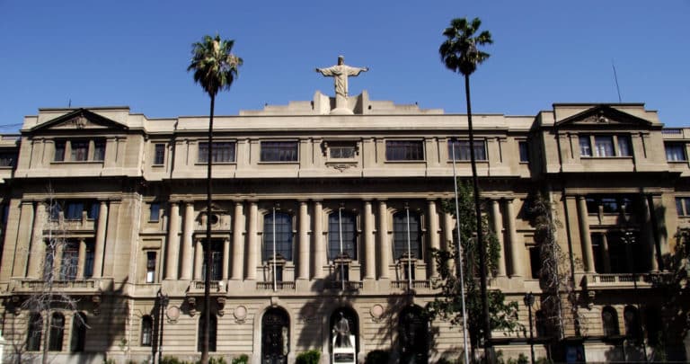 Universidades chilenas se destacan en el Nature Index 2025 como líderes en investigación científica en Sudamérica