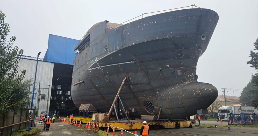 Valdivia da la bienvenida al primer crucero híbrido-eléctrico de Sudamérica