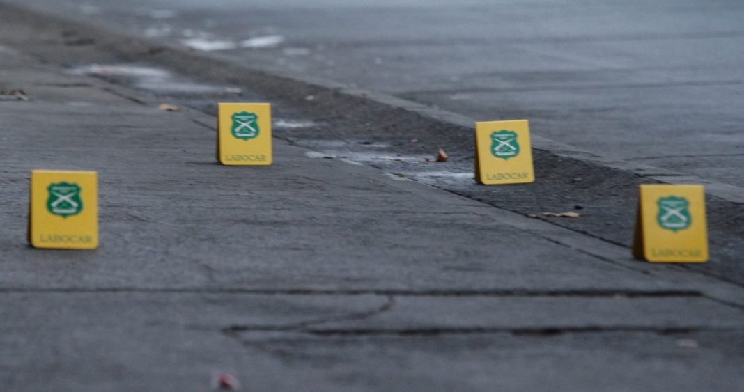 Violenta Disputa entre Vendedores Ambulantes Deja Dos Heridos en Pleno Centro de Santiago