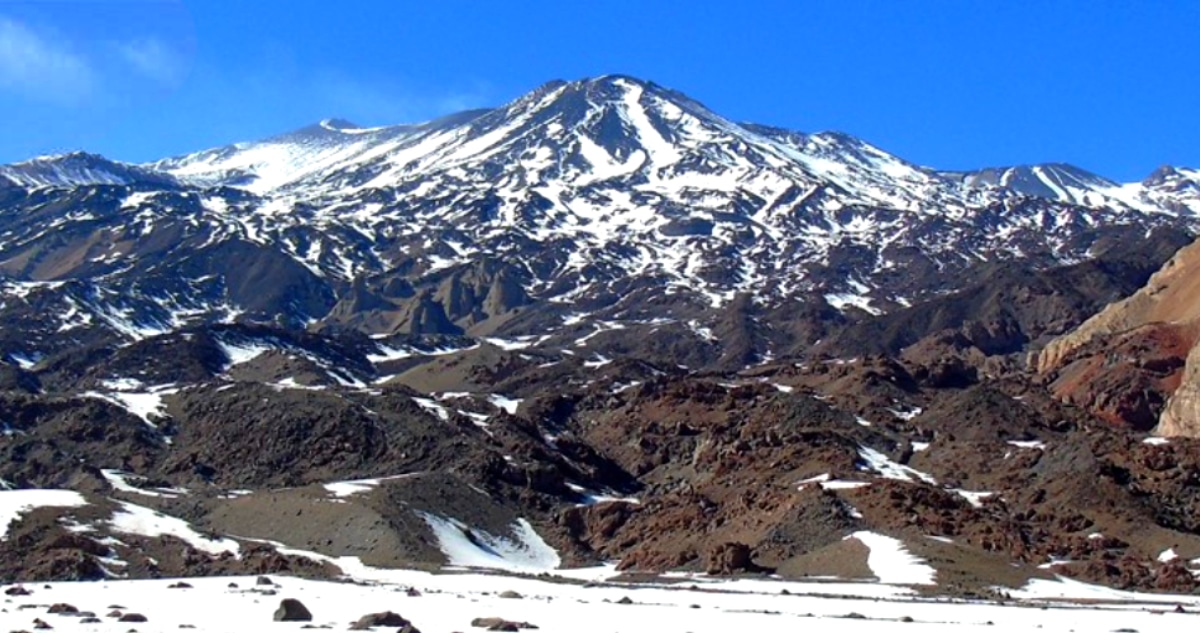 Actividad Sísmica Histórica en el Volcán Tupungatito: Expertos Monitorean Posibles Implicaciones