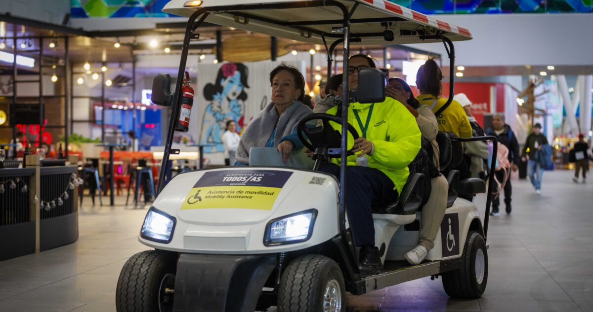 Aeropuerto de Santiago Revoluciona la Accesibilidad con Nuevo Servicio de Asistencia