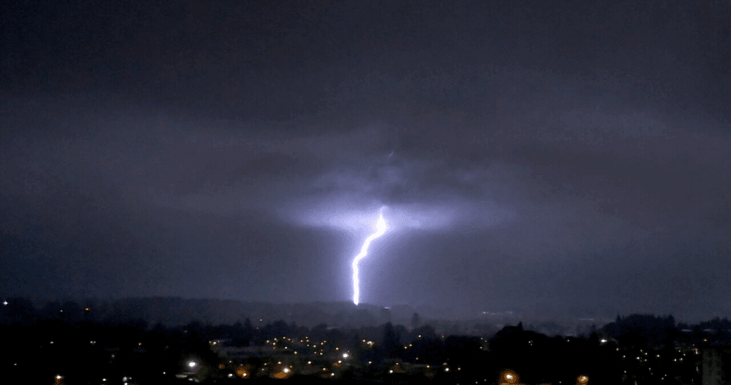 Alerta por Tormentas Eléctricas: Cómo Mantenerte a Salvo en 3 Regiones