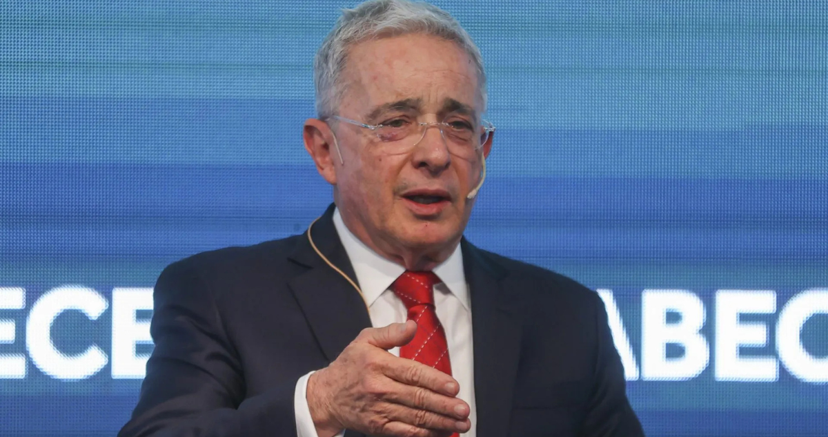 Álvaro Uribe: El Expresidente Colombiano Condenado y la Batalla por la Independencia Judicial