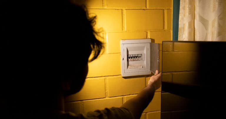 Apagón Masivo: Empresas Eléctricas y Coordinador Nacional Enfrentan Millonarias Multas