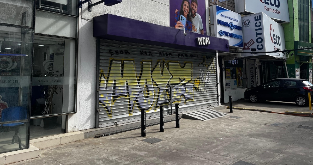 Asalto Violento en Sucursal de WOM: Delincuentes Roban Celulares Intimidando a Trabajadoras