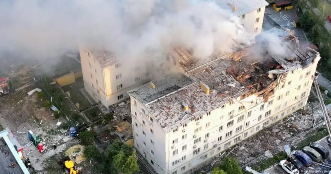 Ataque Ruso con Drones Deja Cinco Muertos en Ucrania Antes de Reunión Trump-Zelenski