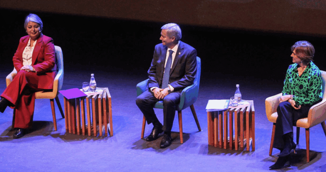 Candidatos Presidenciales Lideran Debate sobre Descentralización en Cumbre de las Regiones