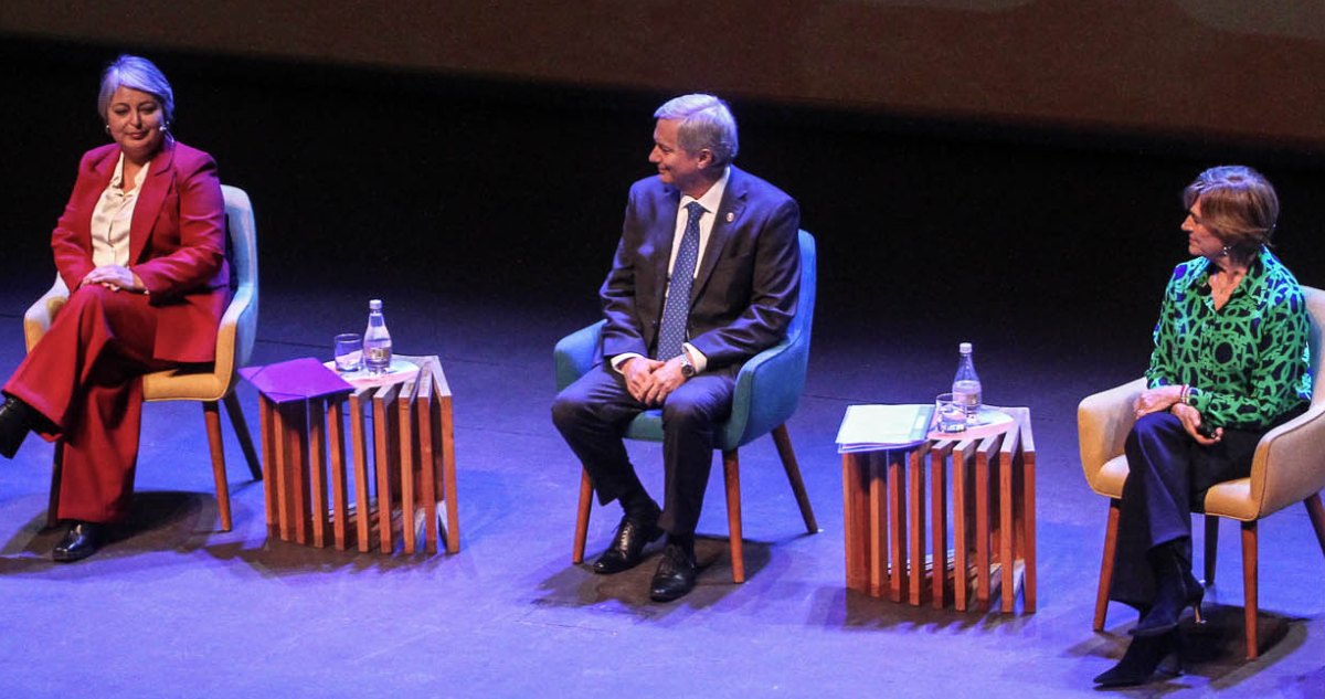 Candidatos Presidenciales Lideran Debate sobre Descentralización en Cumbre de las Regiones