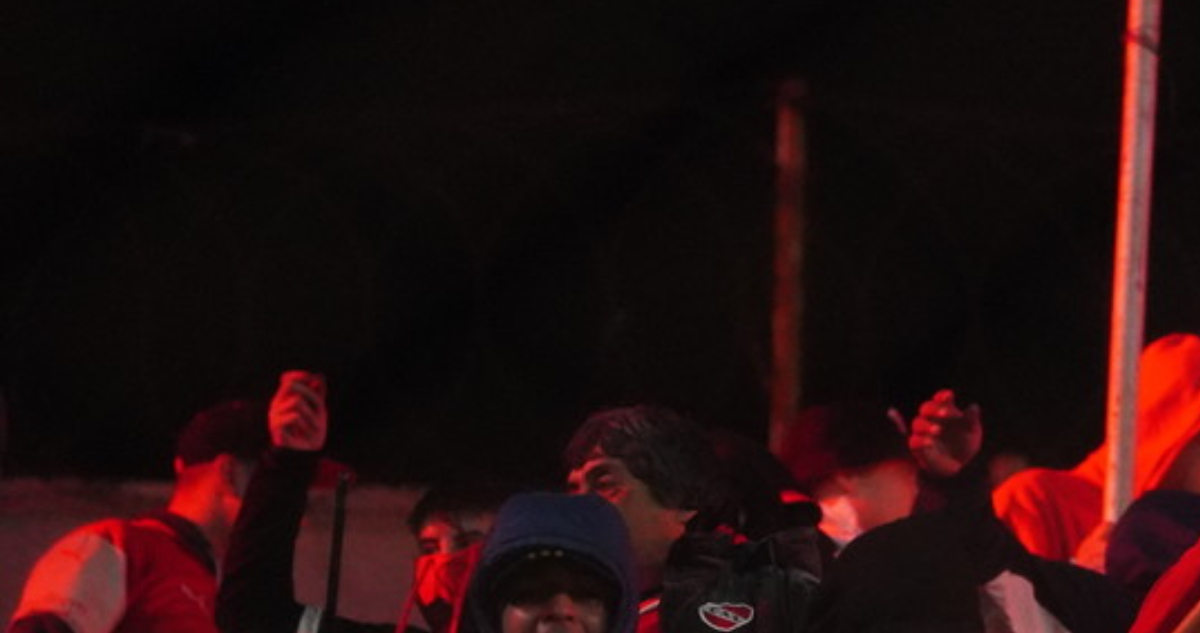 Caos en la Copa Sudamericana: Barra de Independiente intentó irrumpir en el camarín de La U