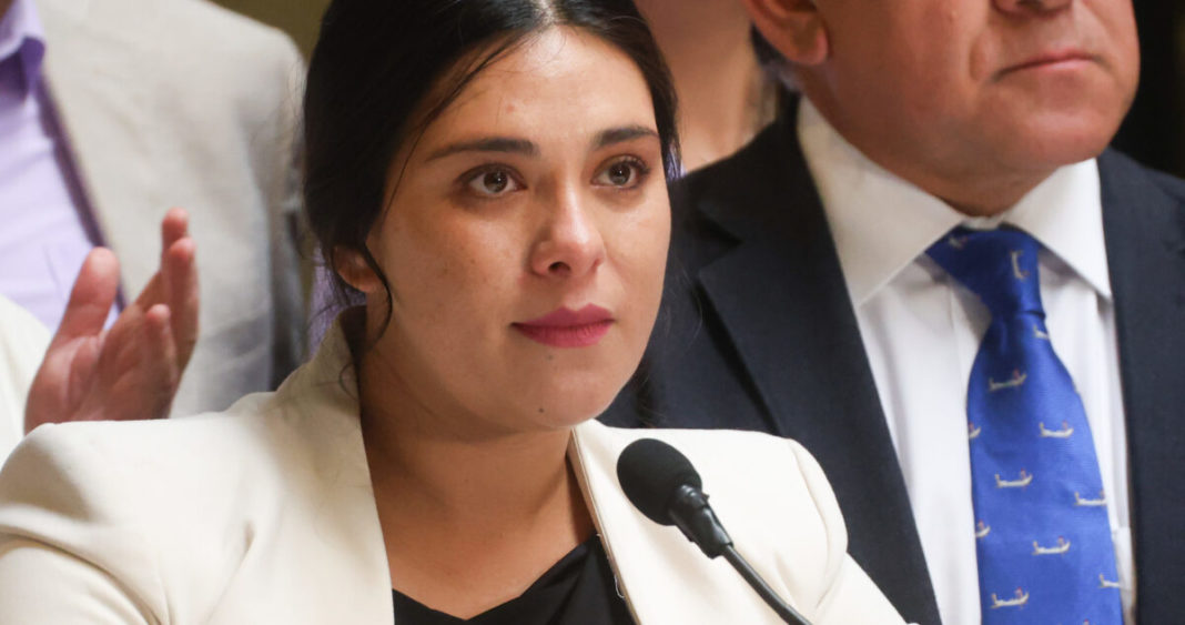 Cariola responde a Frei: Cuando él fue candidato, no tuvo problema con el apoyo del PC