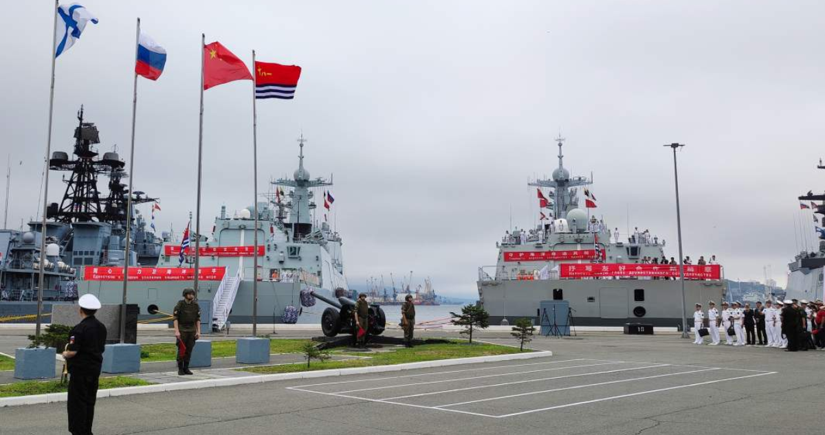 China y Rusia Fortalecen Lazos Militares con Maniobras Navales en el Mar de Japón