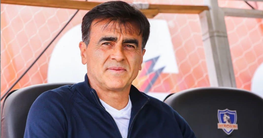 Colo Colo Rechaza la Polémica Petición de Gustavo Quinteros: Vidal y Otros Jugadores Cuestionados