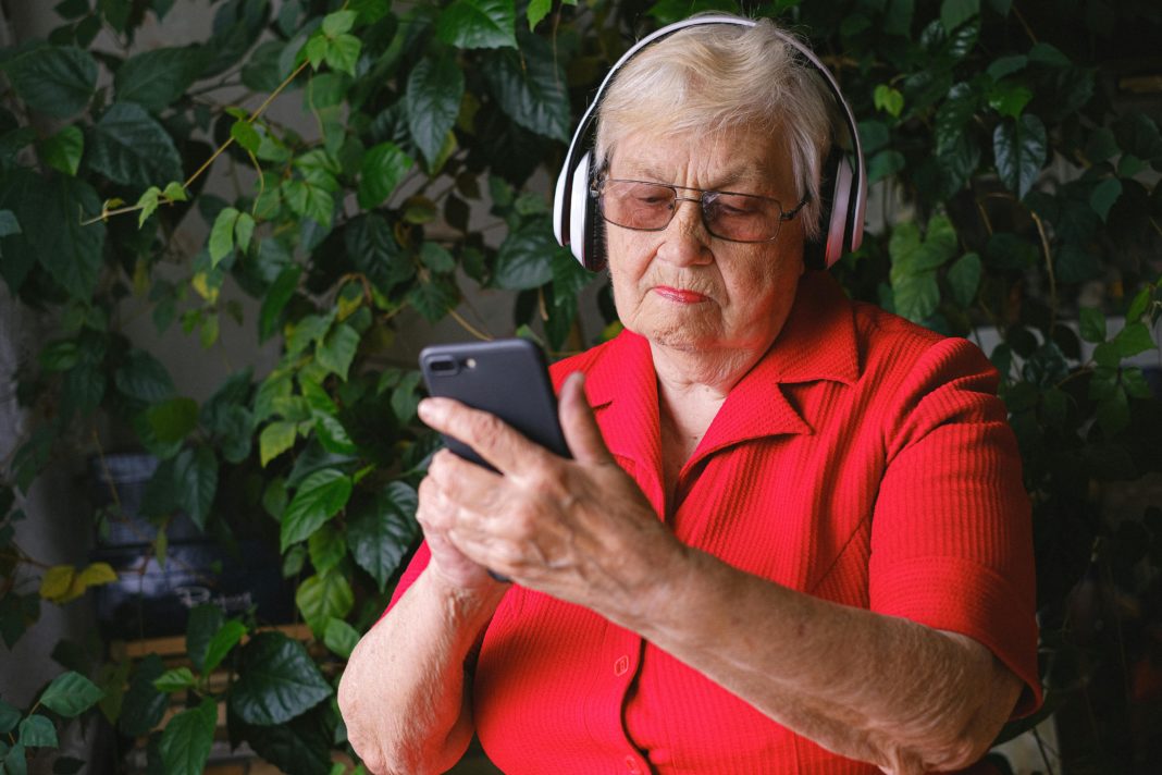 Cómo Evitar Ser Víctima de Estafas Digitales: Consejos Prácticos para Adultos Mayores