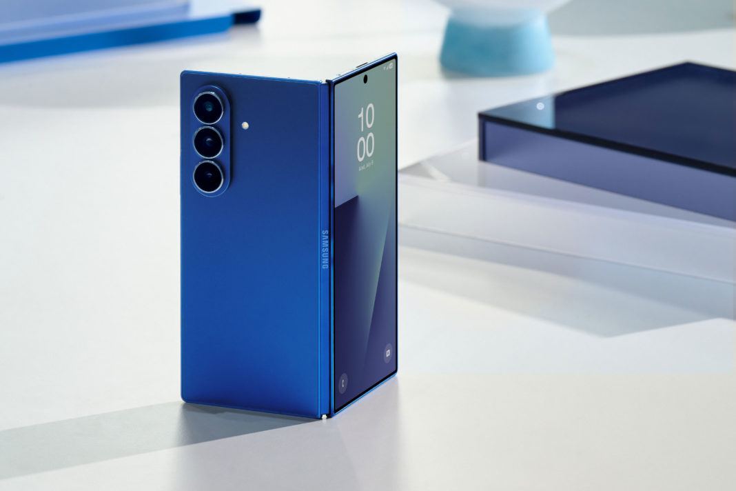 Cómo el Galaxy Z Fold7 de Samsung Redefine la Experiencia Móvil con Durabilidad, Productividad e IA