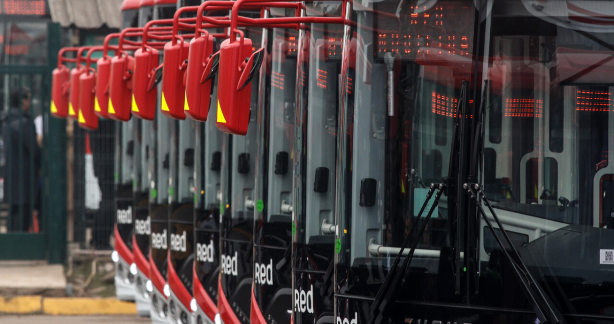 Conductores de RED paralizan más de 50 recorridos en Santiago: Conoce los servicios afectados