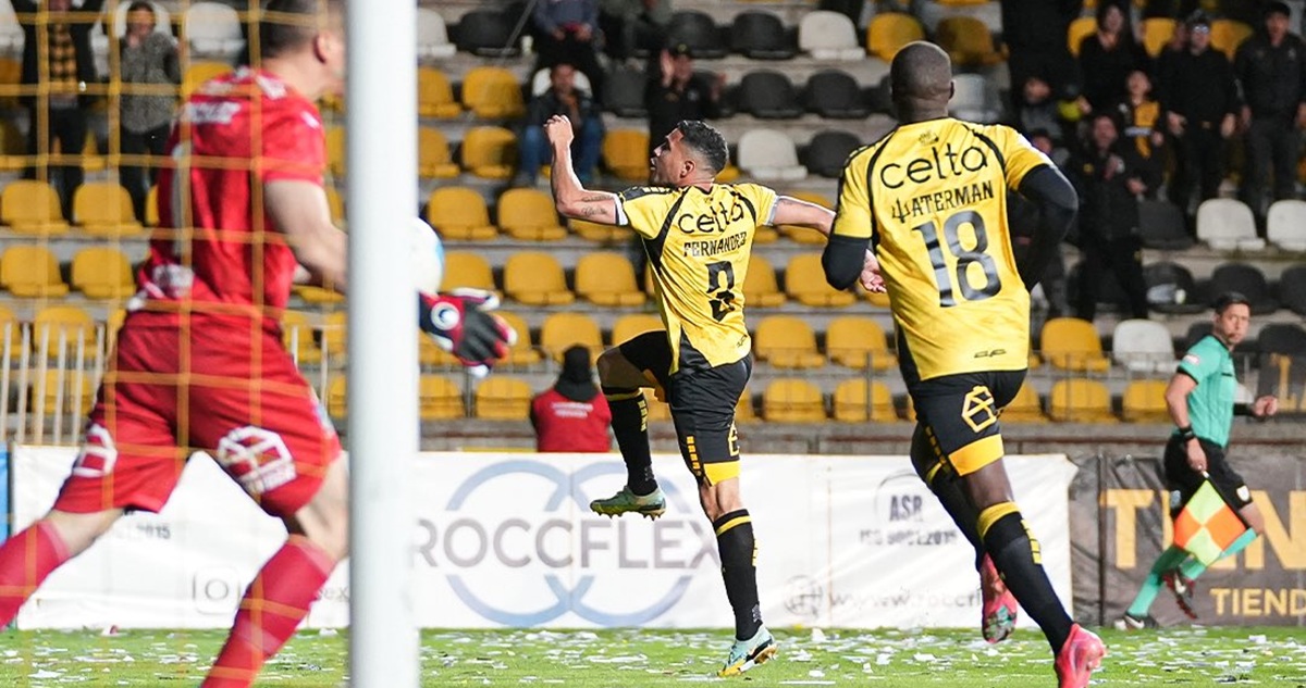 Coquimbo Unido Extiende su Dominio en la Liga de Primera: Derrota a Everton y Aumenta Ventaja en la Cima
