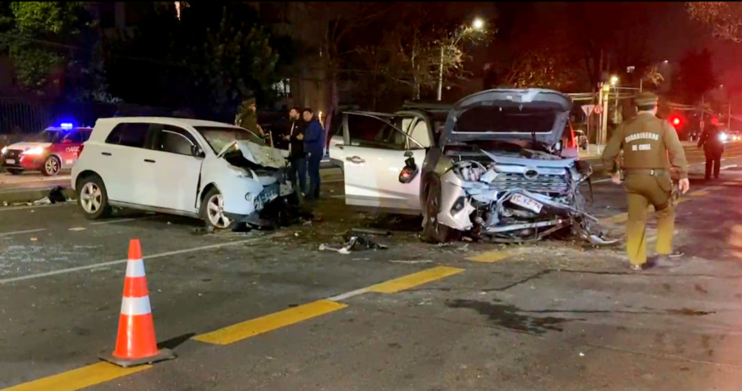 Delincuentes en fuga provocan violento accidente en Las Condes