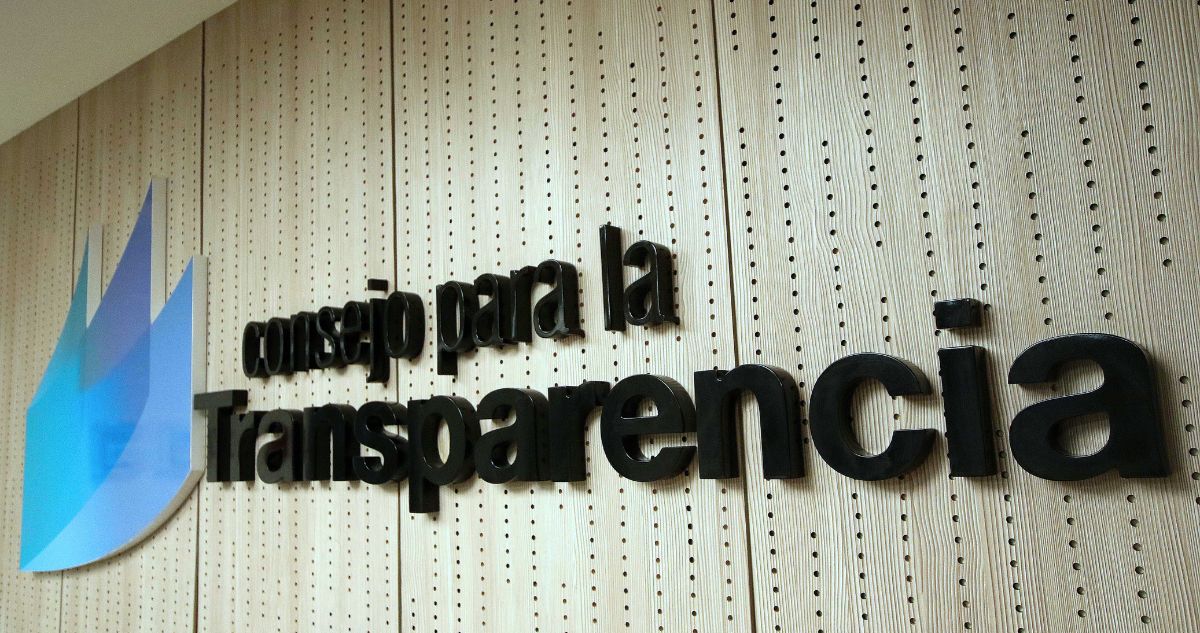 Descubren más de 80.000 funcionarios públicos con múltiples contratos en Chile