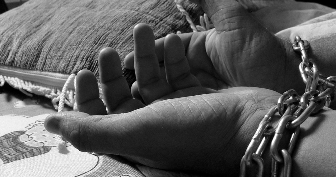 Desmantelan Red de Explotación Sexual en España: Víctimas Latinoamericanas Sometidas a Extorsión