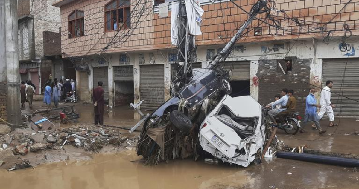 Devastadoras lluvias monzónicas dejan más de 300 muertos en Pakistán