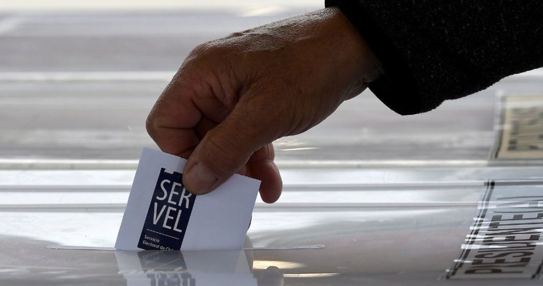 Encuesta Revela: 68% de Chilenos Rechazan Voto Obligatorio para Extranjeros