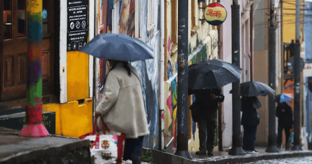 Enfrentando la Furia del Sistema Frontal: Cómo Valparaíso y la Región se Preparan para los Desafíos Climáticos