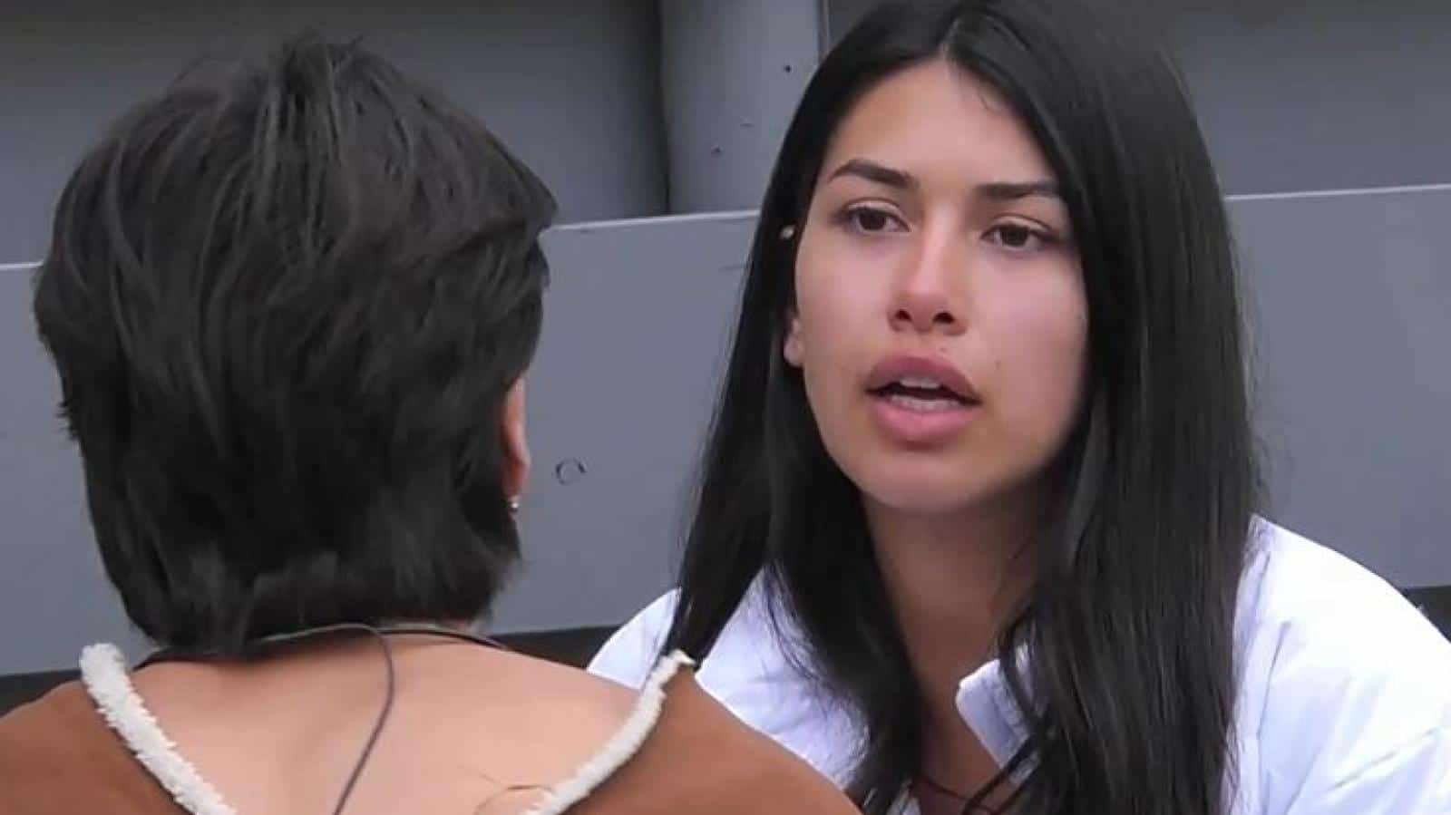 Eskarcita Brilla en la Pasarela: De 'Mundos Opuestos' a la Semana de la Moda en Argentina