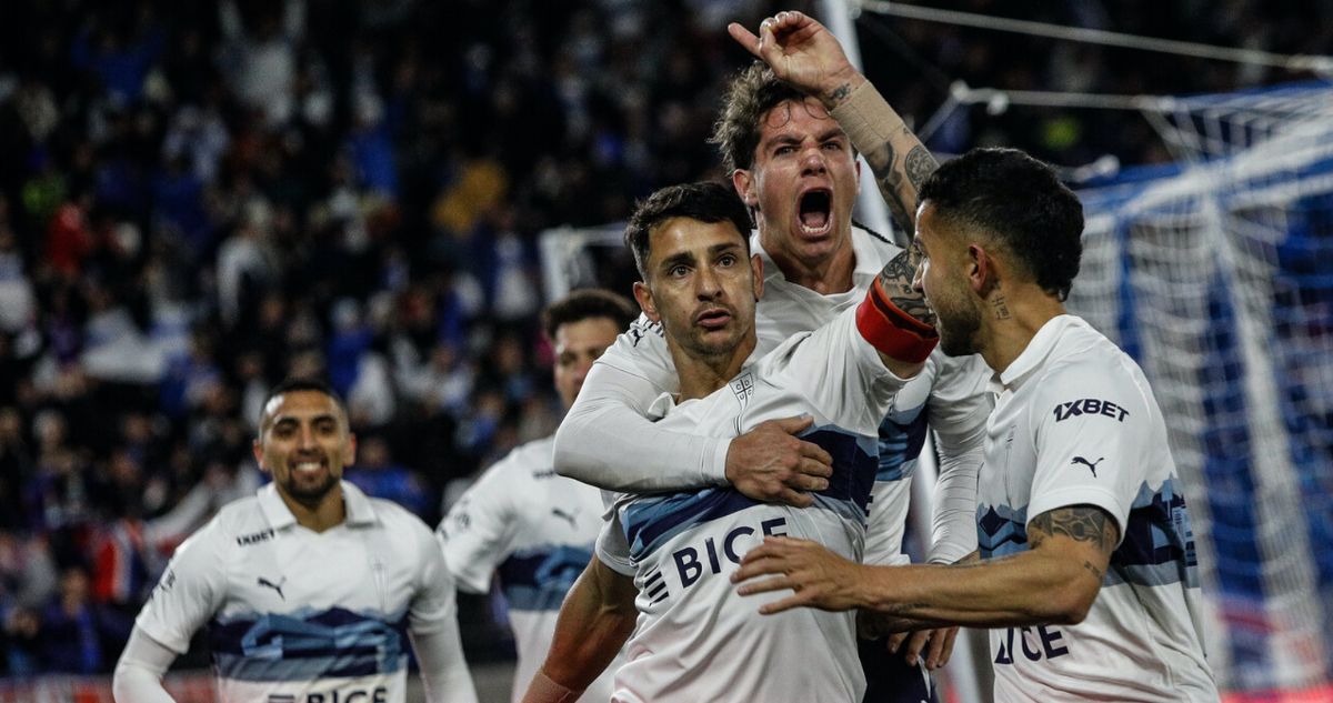 Estreno Triunfal de Universidad Católica en el Claro Arena