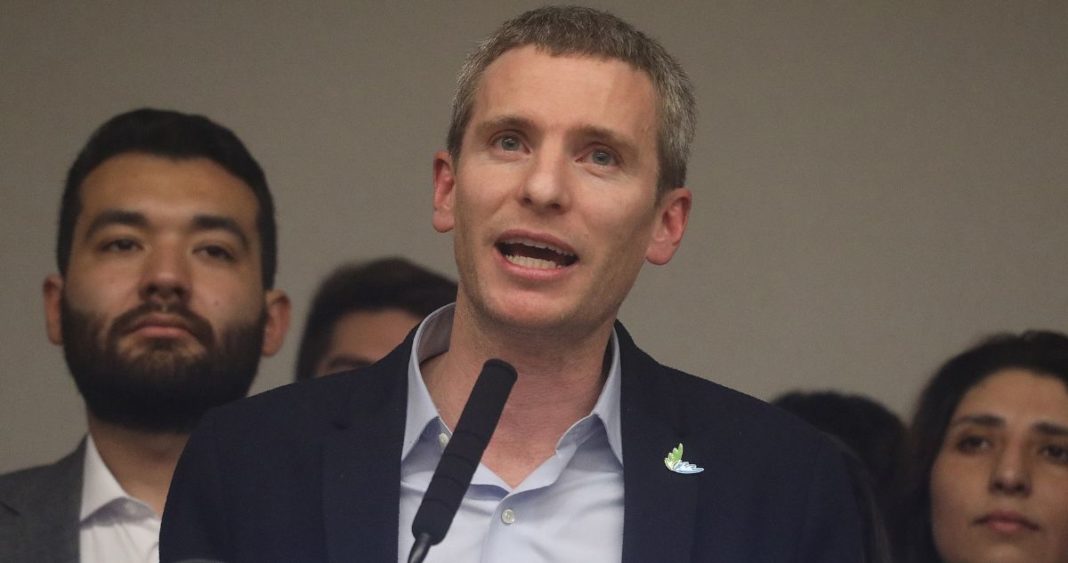 Evópoli Líder Rechaza Gobernar con Candidatos Rivales: 'Me Dolería la Guata'