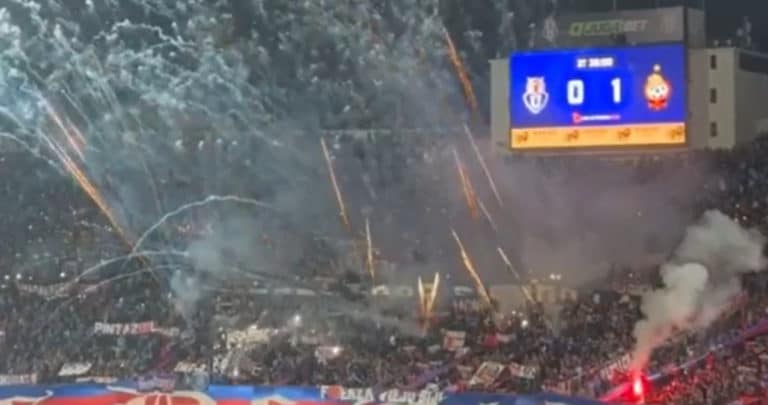 Fuegos Artificiales y Sanciones: La U Enfrenta Consecuencias por los Actos de su Barra