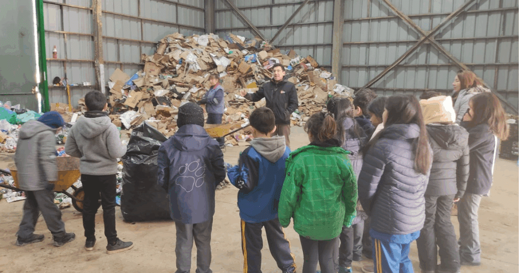 Futaleufú, la comuna que lidera el reciclaje en Chile con 51 kilos por habitante