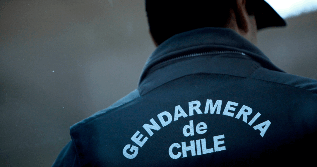 Gendarme Detenido por Intentar Ingresar Celular a Preso en Cárcel de Valdivia