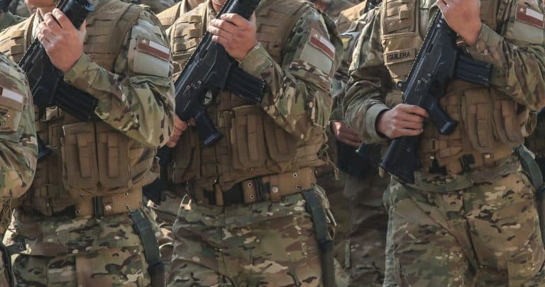 Gobierno Busca Ampliar Facultades de Inteligencia Militar Más Allá de Recintos