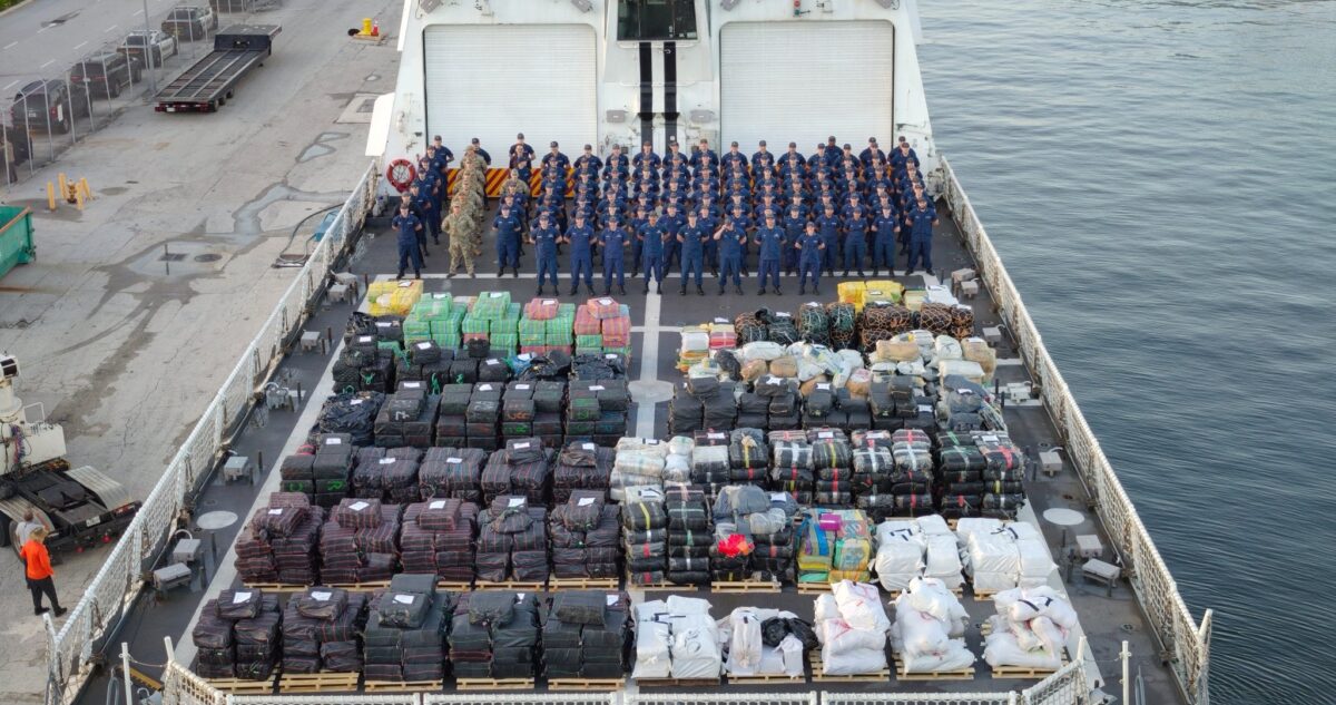 Guardia Costera de EEUU Intercepta Récord de Drogas Suficientes para Matar a Toda Florida