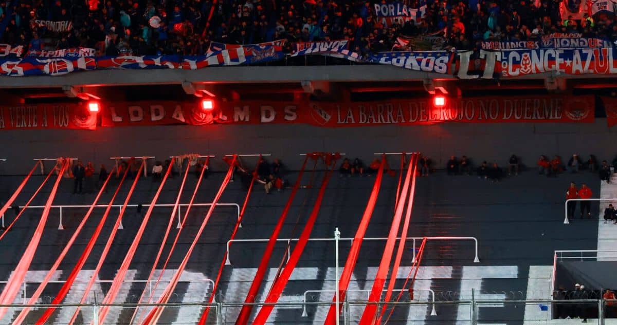 Independiente Denuncia Agresiones de Hinchas de La U en Incidentes de Copa Sudamericana