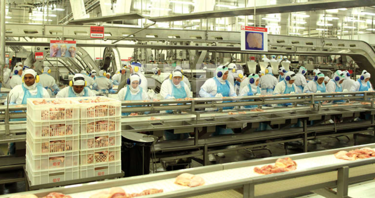 JBS, el gigante cárnico brasileño, expande su dominio en EE. UU. con una nueva planta de producción