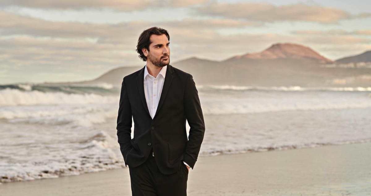 Jonathan Tetelman, la Voz Cautivadora que Llega a Chile